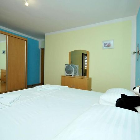 Roso Apartment With Sea View Трогир Екстериор снимка