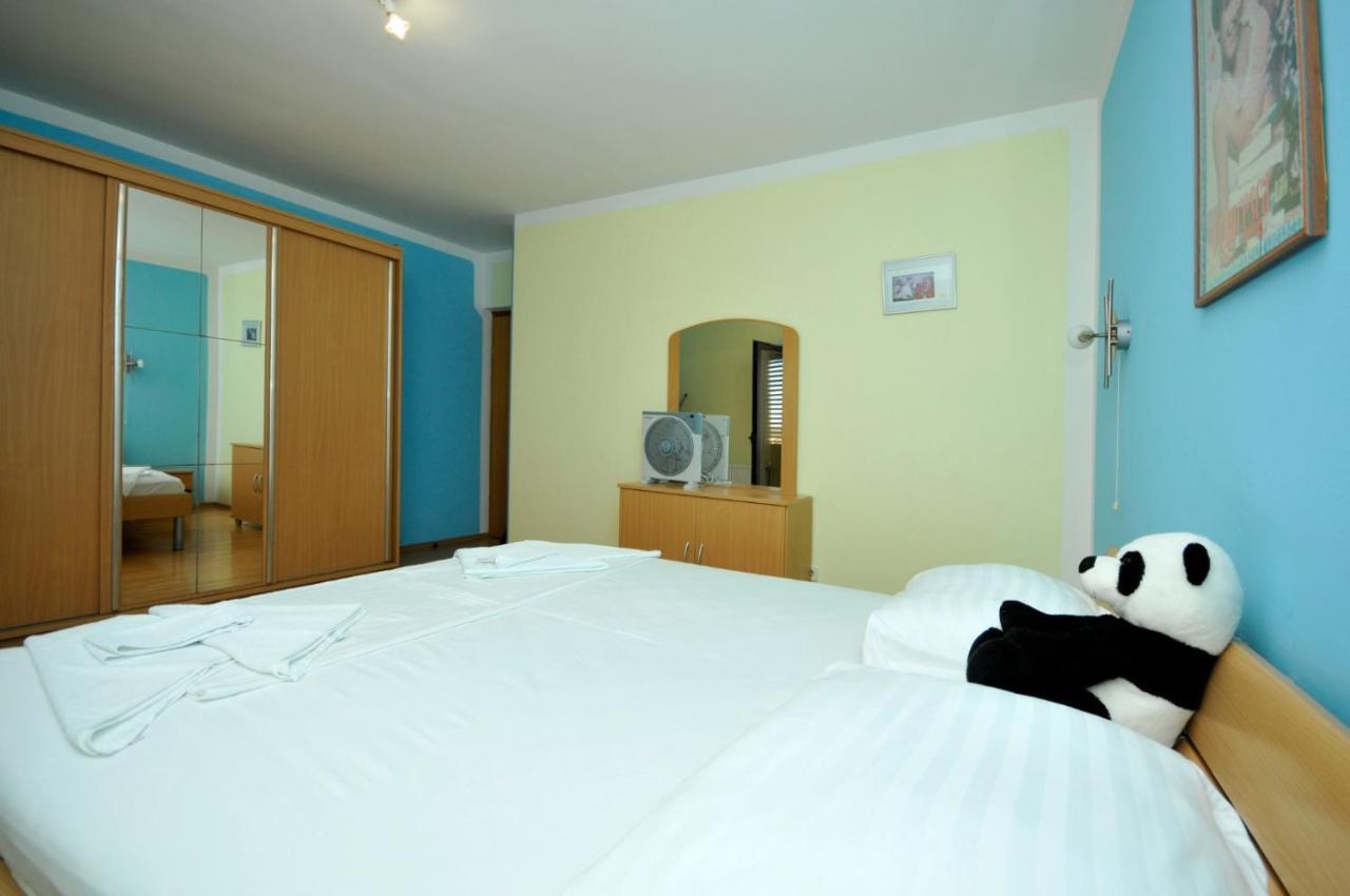 Roso Apartment With Sea View Трогир Екстериор снимка