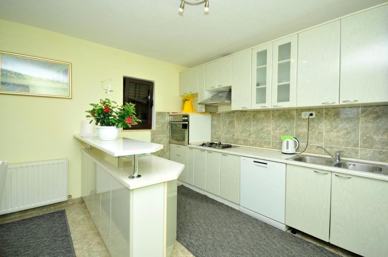 Roso Apartment With Sea View Трогир Екстериор снимка