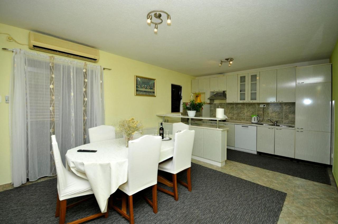 Roso Apartment With Sea View Трогир Екстериор снимка