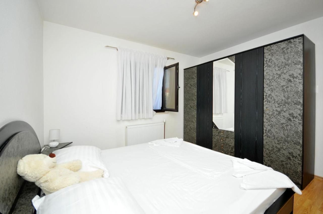 Roso Apartment With Sea View Трогир Екстериор снимка