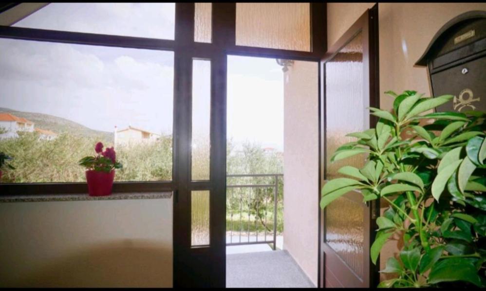 Roso Apartment With Sea View Трогир Екстериор снимка