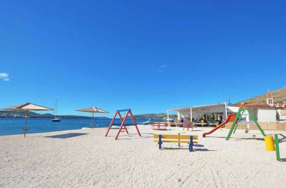 Roso Apartment With Sea View Трогир Екстериор снимка
